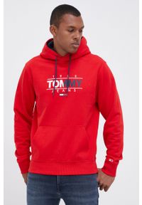 Tommy Jeans - Bluza bawełniana. Okazja: na co dzień. Kolor: czerwony. Materiał: bawełna. Wzór: nadruk. Styl: casual