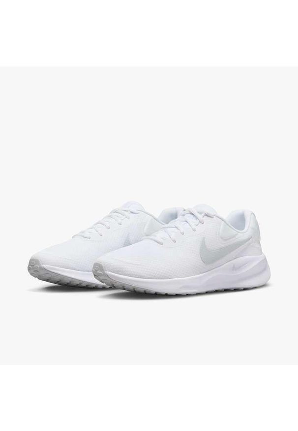 Buty do biegania męskie Nike Revolution 7. Zapięcie: sznurówki. Kolor: biały, wielokolorowy, beżowy. Materiał: guma, materiał, tkanina, syntetyk. Szerokość cholewki: normalna. Model: Nike Revolution