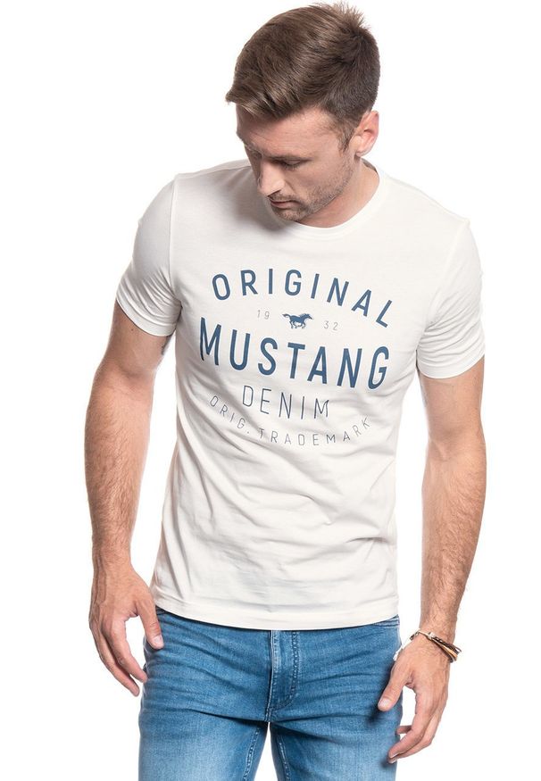 Mustang - MUSTANG TSHIRT Alex C Print CLOUD DANCER 1010716 2020. Wzór: nadruk