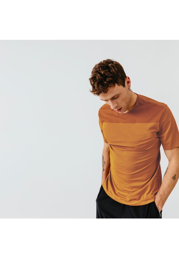 KALENJI - Koszulka do biegania męska Kalenji Dry+ Breath. Kolor: pomarańczowy. Materiał: tkanina, poliester, elastan, materiał, włókno, skóra
