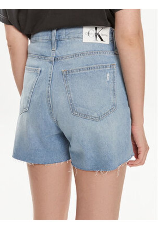 Calvin Klein Jeans Szorty jeansowe J20J222803 Niebieski Mom Fit. Kolor: niebieski. Materiał: jeans