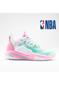 TARMAK - Buty do koszykówki dla dzieci NBA Tarmak Mini Me Miami Heat. Kolor: różowy. Materiał: kauczuk. Szerokość cholewki: normalna. Sport: koszykówka #1