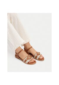 Klapki Nine West. Kolor: brązowy #1