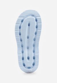 Born2be - Jasnoniebieskie Klapki na Grubej Podeszwie z Tłoczoną Cholewką Farnan. Okazja: na co dzień, na spacer. Kolor: niebieski. Materiał: dzianina, dresówka. Wzór: paski. Sezon: lato. Styl: casual, elegancki #9