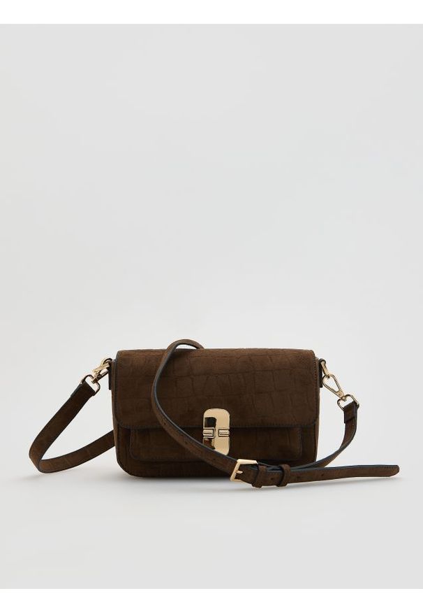 Reserved - Torebka na ramię z imitacji zamszu - ciemnobrązowy. Kolor: brązowy. Materiał: zamszowe. Rodzaj torebki: na ramię