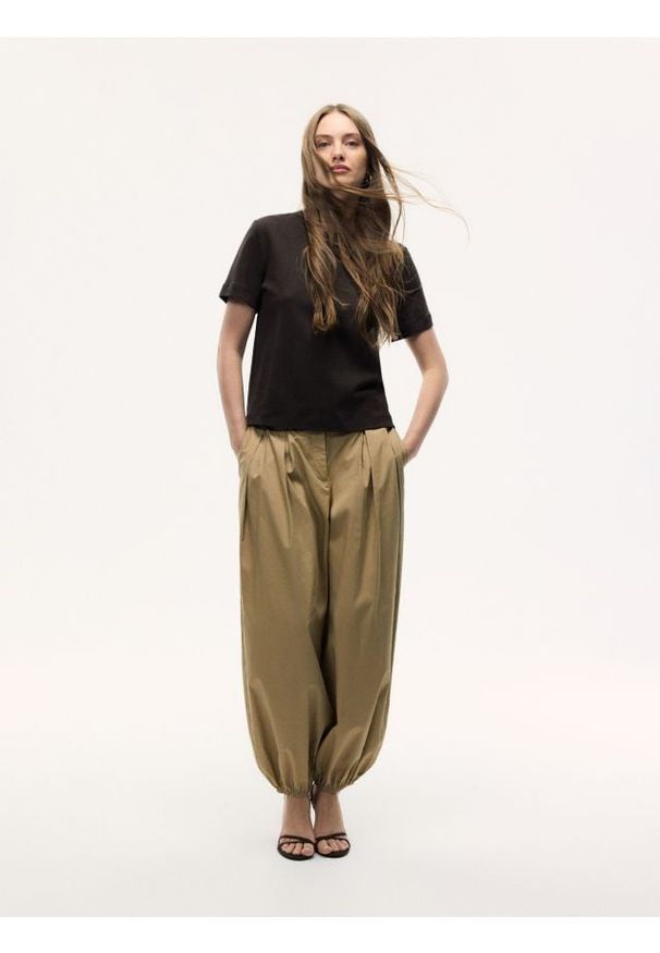 Reserved - T-shirt z bawełny merceryzowanej - brązowy. Kolor: brązowy. Materiał: bawełna