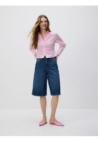 Reserved - Bawełniana koszula z drapowaniem - różowy. Kolor: różowy. Materiał: bawełna #1