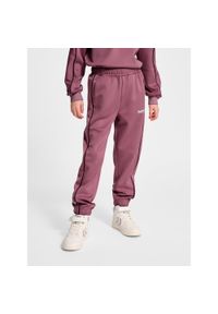 Spodnie dresowe dla dzieci Hummel Interlock. Kolor: fioletowy. Materiał: dresówka. Sport: joga i pilates, fitness #1