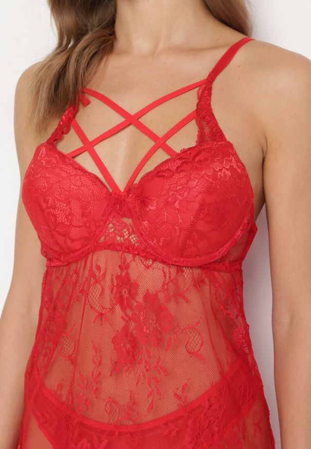 Born2be - Czerwona Koronkowa Koszula Nocna ze Stringami Glauria. Kolor: czerwony. Materiał: koronka. Wzór: paski, koronka