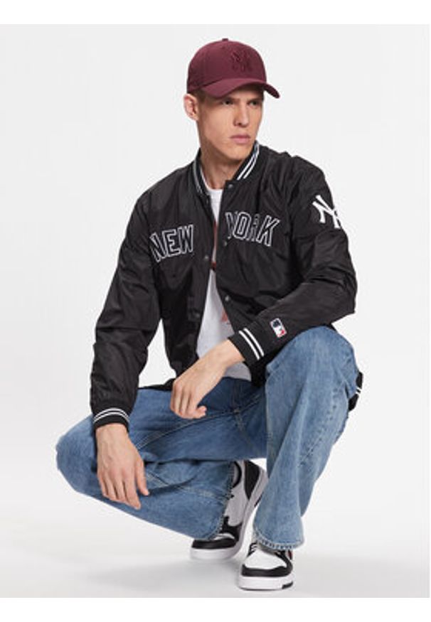 47 Brand Kurtka bomber New York Yankees Wordmark 47 Drift Track Jacket Czarny Regular Fit. Kolor: czarny. Materiał: syntetyk