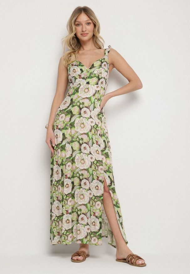 Born2be - Zielona Rozkloszowana Sukienka z Wiskozy w Kwiatowym Wzór Redeelle. Okazja: na co dzień. Kolor: zielony. Materiał: wiskoza. Wzór: kwiaty. Typ sukienki: rozkloszowane. Styl: casual, elegancki
