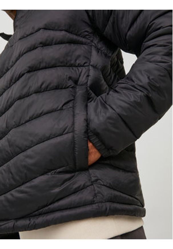 Jack & Jones - Jack&Jones Kurtka przejściowa Hero 12211788 Czarny Regular Fit. Kolor: czarny. Materiał: syntetyk