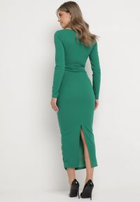 Born2be - Zielona Dopasowana Sukienka Maxi z Kopertowym Dekoltem Mistena. Kolor: zielony. Długość rękawa: długi rękaw. Typ sukienki: kopertowe. Długość: maxi #2