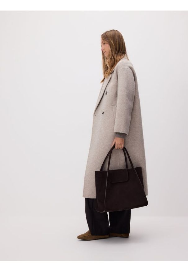 Reserved - Zamszowa torebka shopper z saszetką - ciemnobrązowy. Kolor: brązowy. Materiał: zamszowe