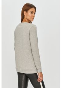Calvin Klein Jeans - Bluza bawełniana J20J207877. Kolor: szary. Materiał: bawełna. Długość rękawa: długi rękaw. Długość: długie. Wzór: nadruk #2
