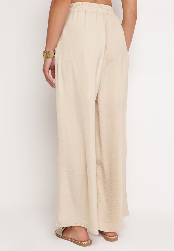 Born2be - Beżowe Szerokie Spodnie z Wiskozy z Wysokim Stanem Rissalie. Okazja: na co dzień. Stan: podwyższony. Kolor: beżowy. Materiał: wiskoza. Długość: długie. Styl: elegancki, klasyczny, casual