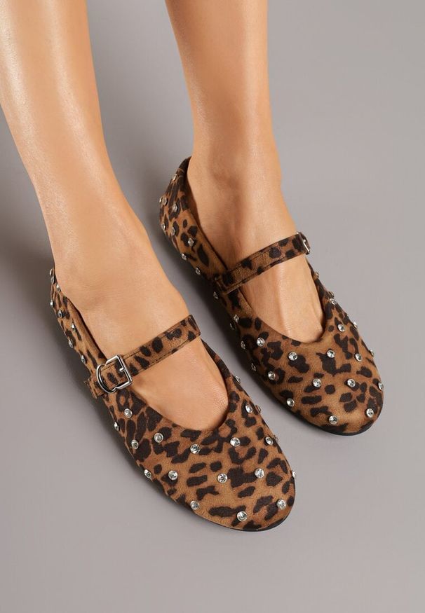 Born2be - Panterkowe Balerinki Vices z Ćwiekami Paskiem z Klamerką i Skórzaną Wkładką Riletra. Okazja: na co dzień, na randkę. Zapięcie: pasek. Materiał: skóra. Wzór: grochy. Styl: klasyczny, casual, elegancki