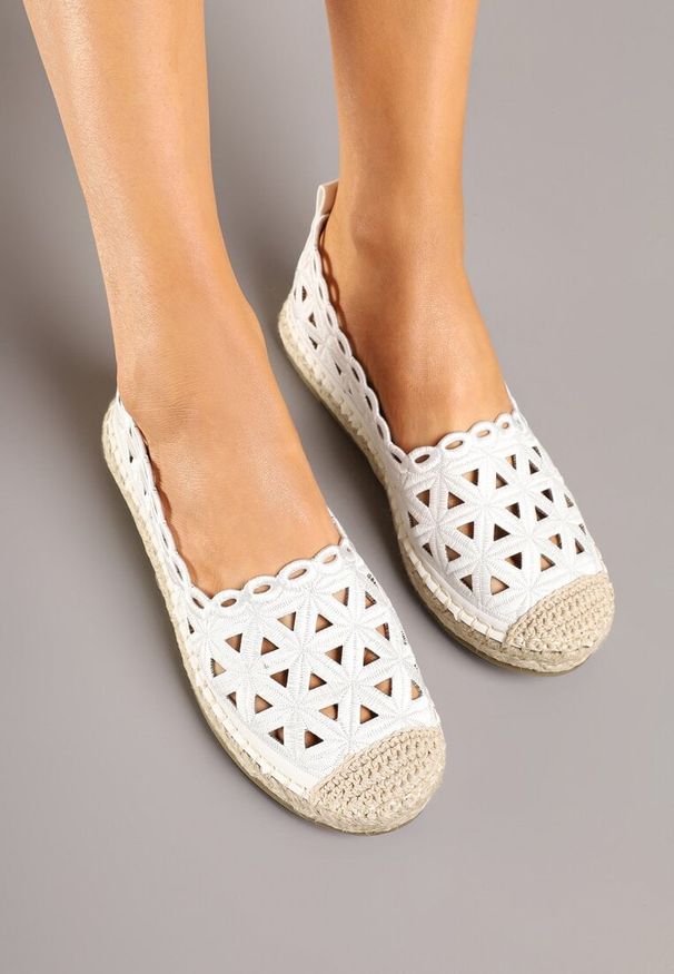 Renee - Białe Ażurowe Espadryle Ozdobione Plecionką Meranovia. Okazja: na co dzień. Kolor: biały. Wzór: aplikacja, ażurowy. Sezon: lato. Styl: casual