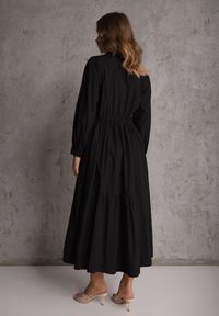 Renee - Czarna Rozkloszowana Sukienka Koszulowa z Bawełny i Wiskozy Zdobiona Klapami Gleta. Okazja: na co dzień. Kolor: czarny. Materiał: wiskoza, bawełna. Wzór: aplikacja. Typ sukienki: koszulowe. Styl: casual, elegancki #6