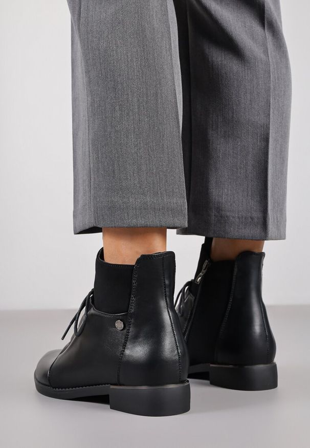 Renee - Czarne Botki Vices ze Sznurowaną Cholewką i Elastycznymi Panelami Flilera. Okazja: na co dzień. Kolor: czarny. Materiał: jeans, skóra. Szerokość cholewki: normalna. Obcas: na obcasie. Styl: casual. Wysokość obcasa: niski