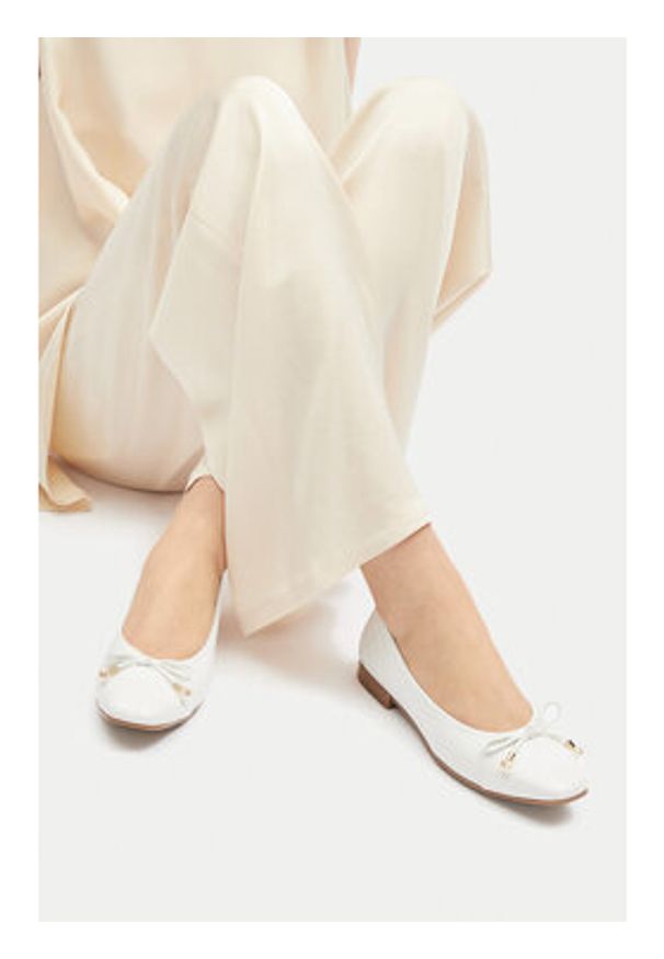 Lasocki Baleriny RST-ROMI-04 Biały. Kolor: biały. Materiał: skóra