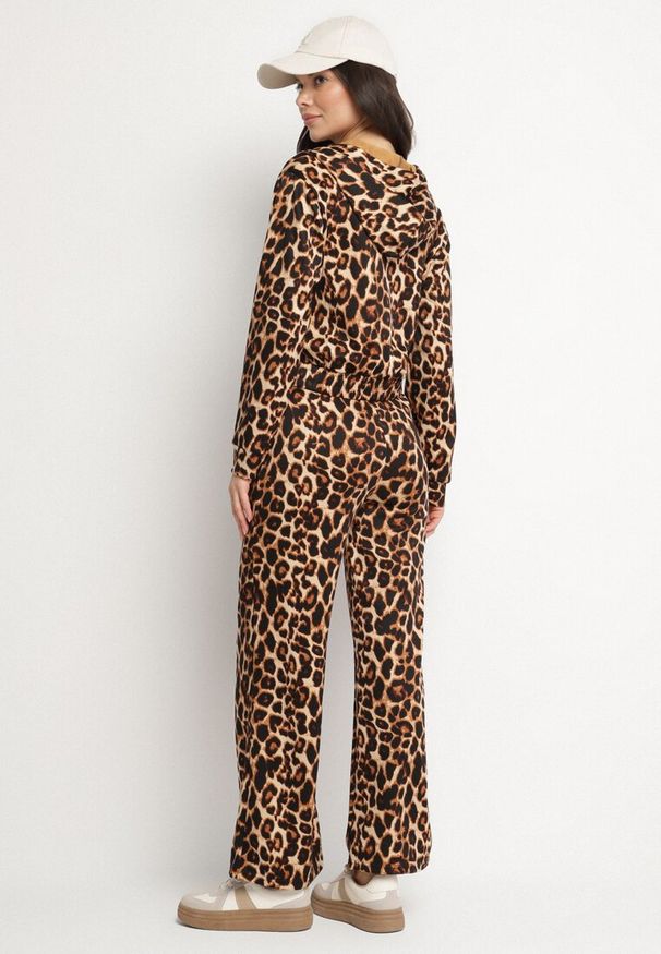 Born2be - Brązowy Komplet Dresowy w Panterkę Bluza z Kapturem i Szerokie Spodnie Virhiris. Kolor: brązowy. Materiał: dresówka. Wzór: motyw zwierzęcy