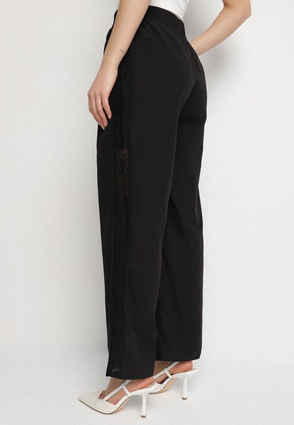Born2be - Czarne Spodnie z Bawełną o Szerokim Kroju z Wysokim Stanem i Koronką Efadwenna. Okazja: na co dzień. Stan: podwyższony. Kolor: czarny. Materiał: koronka, bawełna. Wzór: koronka. Styl: casual, elegancki