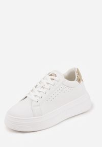 Born2be - Biało-Złote Sneakersy VICES z Metaliczną Wstawką Perforacją i Gwiazdą Edanatia. Okazja: na co dzień. Kolor: biały. Materiał: jeans. Wzór: aplikacja #6