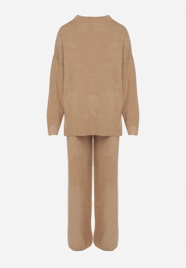 Born2be - Ciemnobeżowy Dzianinowy Komplet z Wełną Spodnie i Sweter Tesira. Kolor: beżowy. Materiał: dzianina, wełna. Sport: turystyka piesza