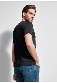 Ochnik - Czarny basic T-shirt męski z logo. Kolor: czarny. Materiał: bawełna. Długość: krótkie. Wzór: aplikacja #3