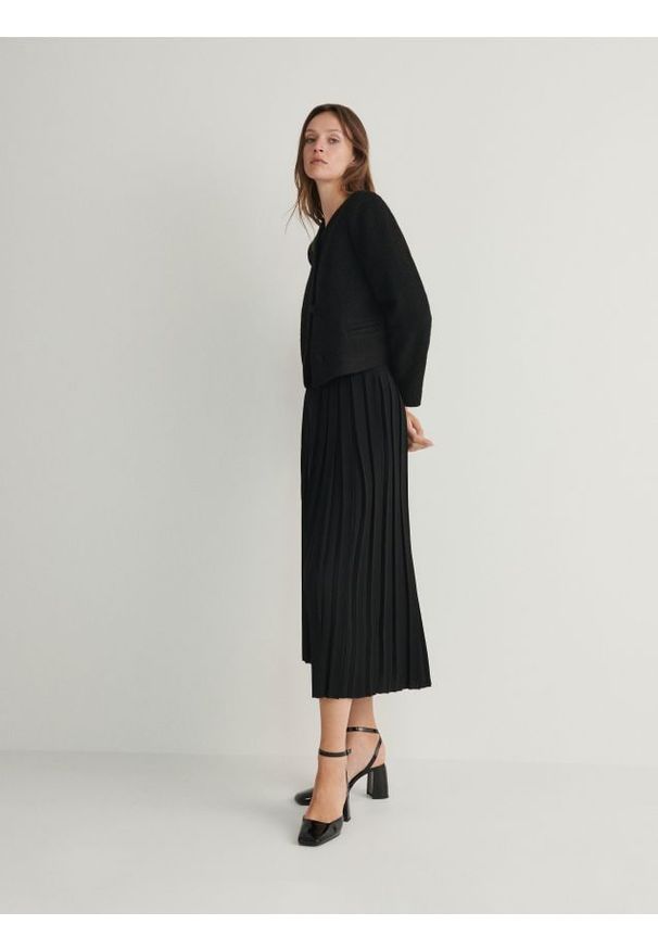 Reserved - Plisowana spódnica - czarny. Kolor: czarny. Materiał: tkanina
