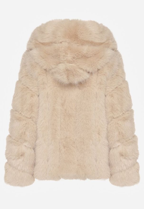 Born2be - Jasnobeżowa Futrzana Kurtka z Kapturem Daviella. Typ kołnierza: kaptur. Kolor: beżowy. Materiał: futro. Wzór: aplikacja