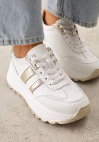 Renee - Białe Sneakersy ze Skóry Naturalnej na Platformie Cezella. Okazja: na co dzień. Kolor: biały. Materiał: skóra. Obcas: na platformie #7