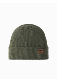 Ombre Clothing - Dzianinowa czapka męska beanie z naszywką – oliwkowa V4. Kolor: oliwkowy. Materiał: dzianina. Wzór: aplikacja. Styl: elegancki, casual