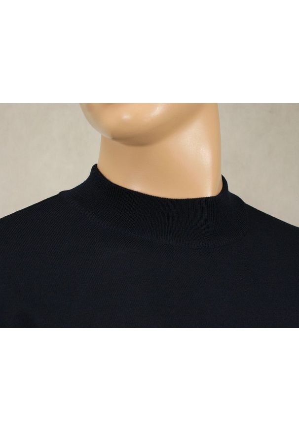 Niebieski sweter MM Classic z klasycznym kołnierzykiem, klasyczny