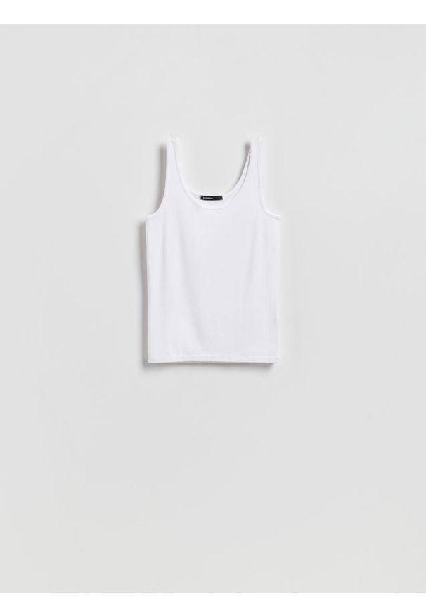 Reserved - Gładki top z wiskozą - biały. Kolor: biały. Materiał: wiskoza. Wzór: gładki