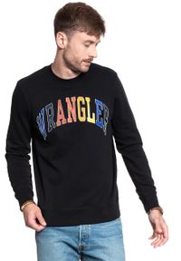 Wrangler - MĘSKA BLUZA WRANGLER LOGO SWEAT BLACK W6B6HY100. Kolor: czarny. Wzór: nadruk #8