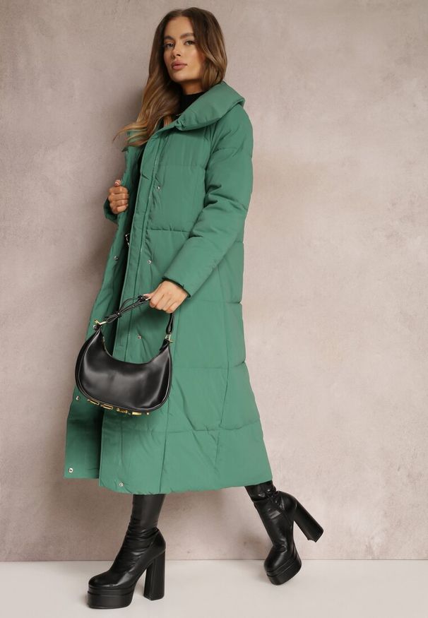 Renee - Ciemnozielona Kurtka za Kolano Pikowana Chadi. Kolor: zielony. Materiał: jeans, tkanina. Sezon: zima. Styl: klasyczny, elegancki