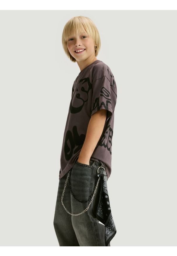 Reserved - Bawełniany t-shirt z nadrukiem - fioletowy. Kolor: fioletowy. Materiał: bawełna. Wzór: nadruk