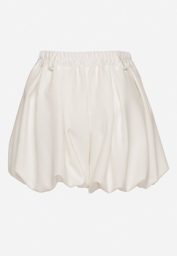 Born2be - Jasnobeżowe Szorty z Wiskozą o Fasonie Bombki Kolindra. Okazja: na co dzień. Kolor: beżowy. Materiał: wiskoza. Styl: casual, elegancki