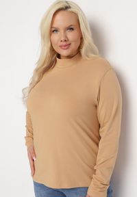 Born2be - Beżowy Golf Sedevus. Okazja: na co dzień. Typ kołnierza: golf. Kolekcja: plus size. Kolor: beżowy. Długość: długie. Wzór: gładki. Materiał: jeans, dzianina. Długość rękawa: długi rękaw. Styl: casual, elegancki, wizytowy #5