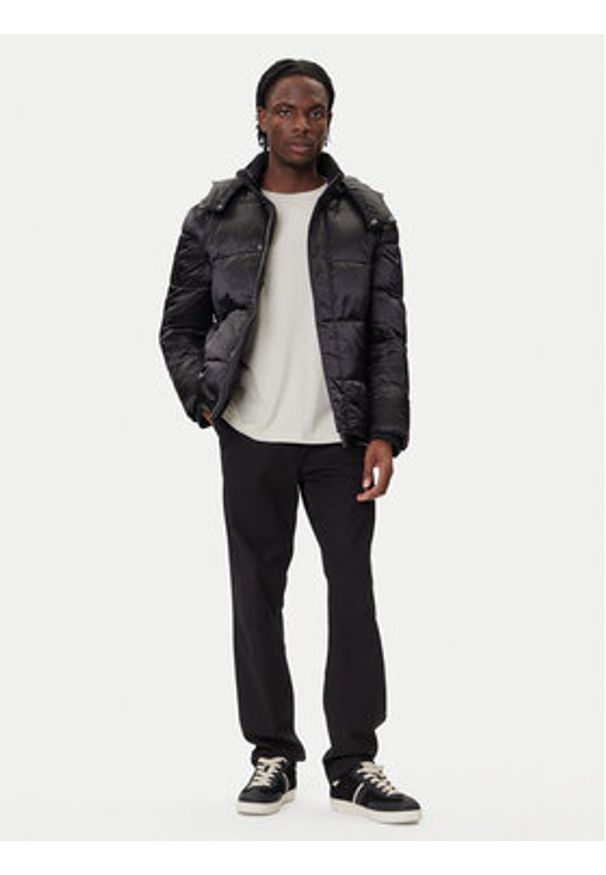Guess Kurtka zimowa M5BL2L WGZF2 Czarny Regular Fit. Kolor: czarny. Materiał: syntetyk. Sezon: zima