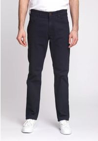 Wrangler - WRANGLER GREENSBORO MĘSKIE SPODNIE MATERIAŁOWE DARK NAVY W15QNDXAE. Materiał: materiał