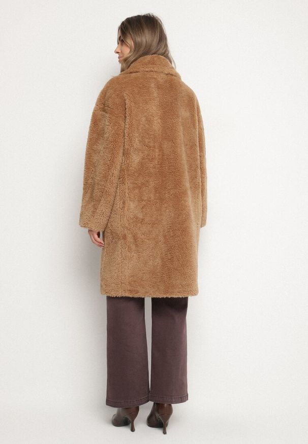 Born2be - Brązowy Dwurzędowy Płaszcz Teddy o Fasonie Oversize Anerre. Typ kołnierza: golf. Kolor: brązowy. Materiał: dzianina, jeans, wełna. Styl: elegancki
