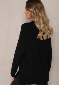 Renee - Czarny Prążkowany Sweter z Półgolfem z Rozcięciami po Bokach Rerilla. Okazja: na co dzień. Kolor: czarny. Materiał: prążkowany. Styl: klasyczny, elegancki, casual #4