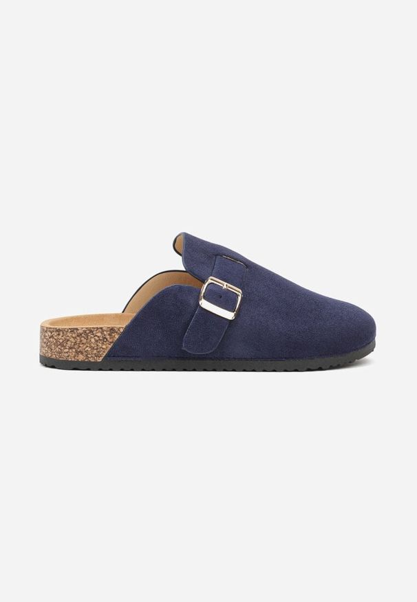 Born2be - Granatowe Klapki z Ozdobnym Paskiem i Klamrą Calevelis. Nosek buta: okrągły. Kolor: niebieski. Materiał: jeans. Obcas: na obcasie. Styl: elegancki, klasyczny. Wysokość obcasa: średni