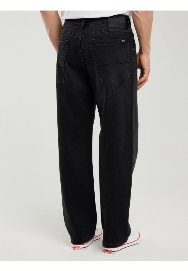 Big-Star - Jeansy męskie loose czarne Isaac Workwear 914. Okazja: na co dzień. Stan: podwyższony. Kolor: czarny. Styl: sportowy, casual