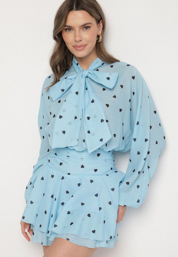 Born2be - Niebieska Rozkloszowana Sukienka z Rękawami Typu Nietoperz i Wiązaniem Miriviela. Okazja: na co dzień. Kolor: niebieski. Materiał: jeans. Typ sukienki: proste. Styl: casual, klasyczny