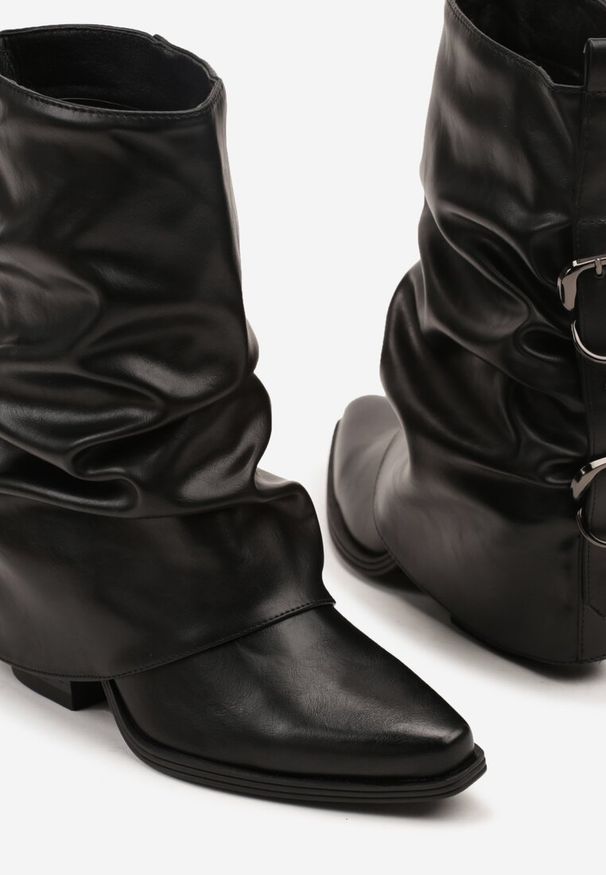 Born2be - Czarne Marszczone Botki Kowbojki na Stożkowym Obcasie z Wywiniętą Cholewką Ahellia. Okazja: na co dzień. Zapięcie: klamry. Kolor: czarny. Materiał: jeans, skóra. Szerokość cholewki: normalna. Obcas: na obcasie. Styl: casual, elegancki, rockowy. Wysokość obcasa: średni