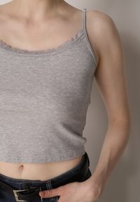Born2be - Szary Bawełniany Top Bieliźniany z Koronką na Regulowanych Ramiączkach Beralisa. Okazja: na co dzień. Kolor: szary. Materiał: bawełna, koronka. Długość rękawa: na ramiączkach. Wzór: koronka. Sezon: zima, jesień. Styl: casual, klasyczny #8